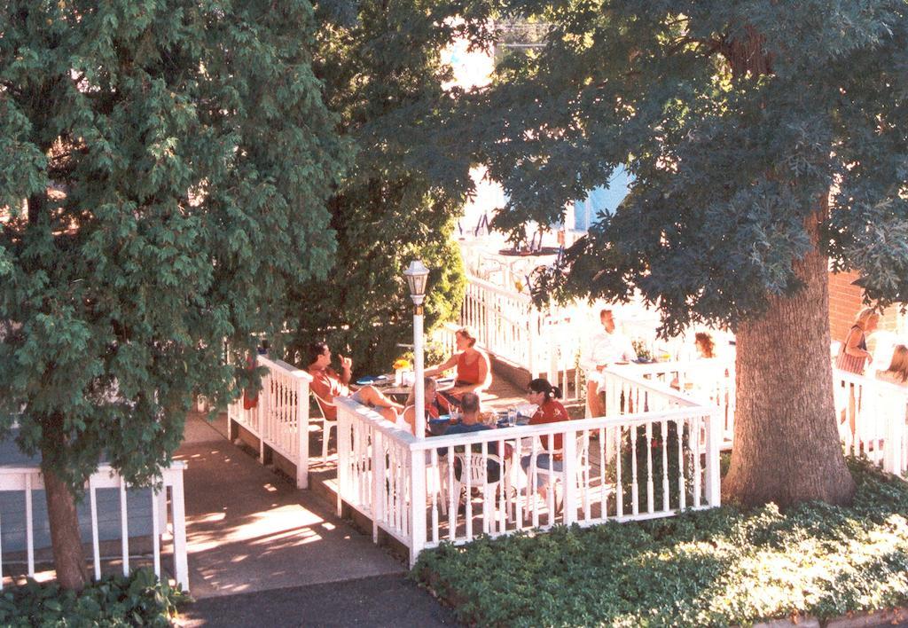 White Rose Inns & Motel Уисконсин Делс Екстериор снимка